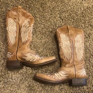 NWOT! Corral Cross and Wings boots.